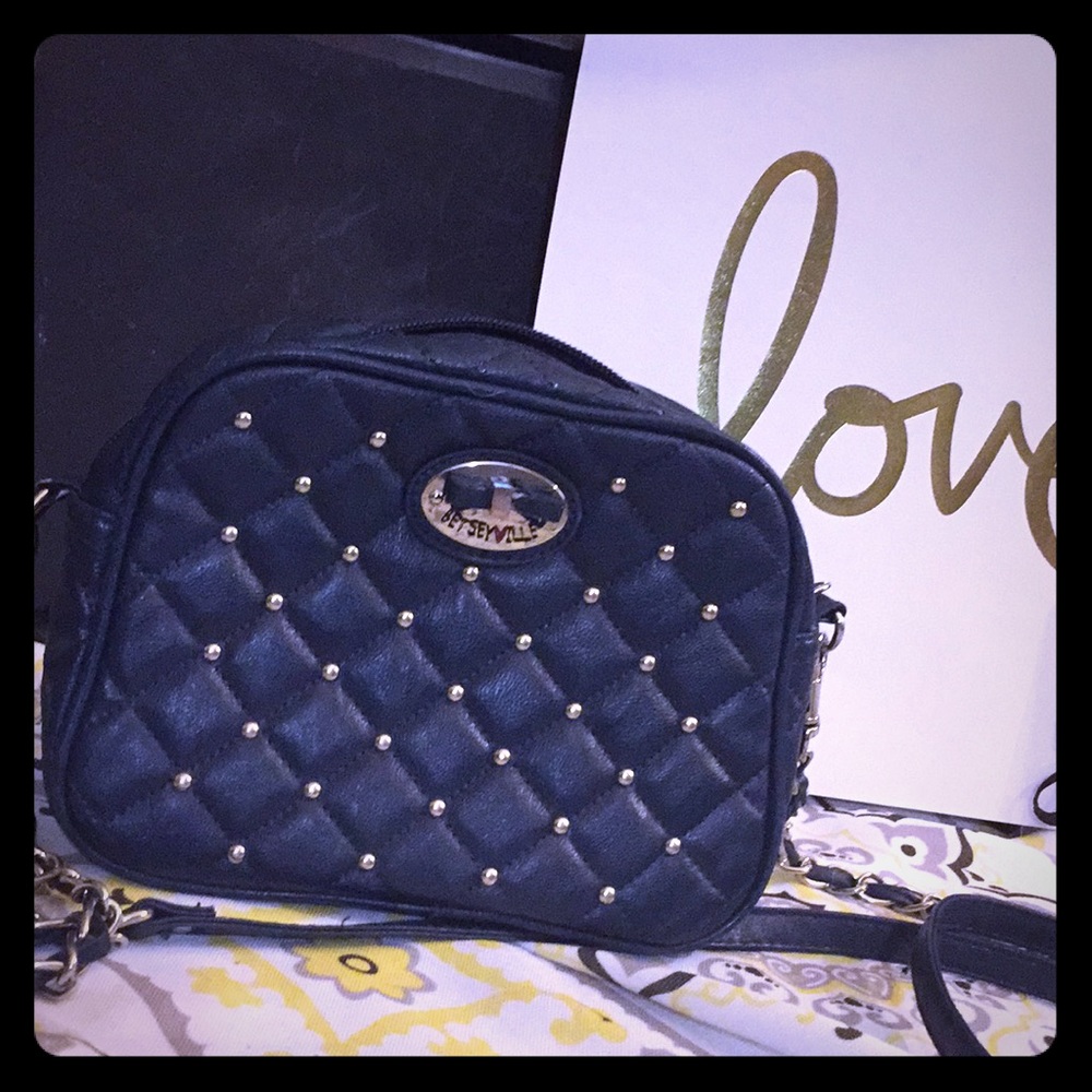 Sm  otc  BETSEYVILLE. Purse great cond no damage